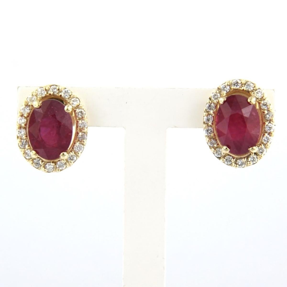 14k yellow gold stud earrings set with ruby ​​2.40ct and brilliant cut diamond up to 0.20ct - F/G - VS/SI

detailed description

The stud earrings are 1.0 cm long by 8.3 mm wide

weight: 2.6 grams

set with:

- 2 x 7.0 mm x 5.0 mm oval facet cut