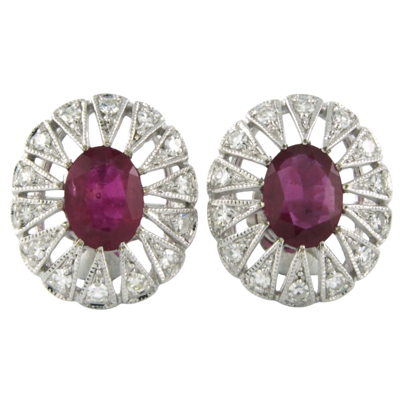 Boucles d'oreilles avec rubis jusqu'à 2,90ct et diamants taille unique jusqu'à 0,48ct or 14k en vente