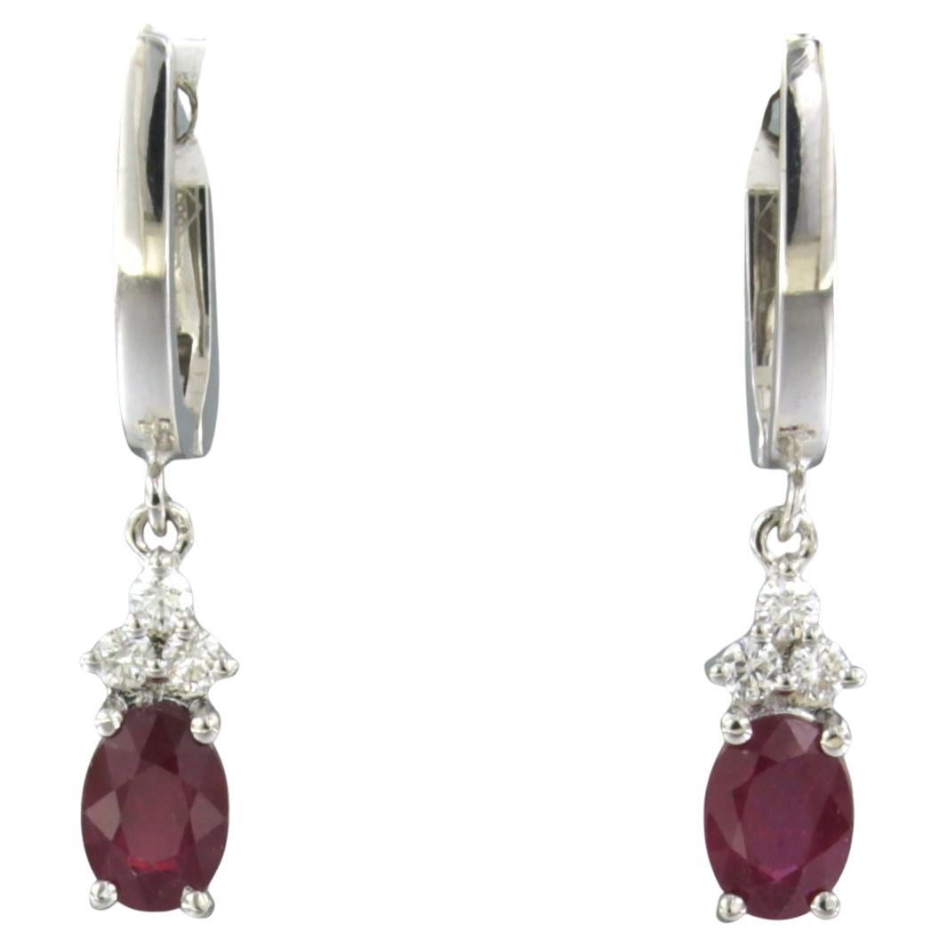Pendientes con rubí de hasta 0,46 ct y diamantes talla brillante de hasta 0,24 ct Oro de 14k