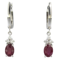 Pendientes con rubí de hasta 0,46 ct y diamantes talla brillante de hasta 0,24 ct Oro de 14k