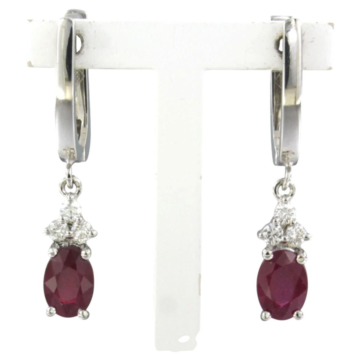 Ohrringe mit Rubin bis zu 46 Karat und Diamanten im Brillantschliff bis zu 0,24 Karat 14k Gold im Angebot