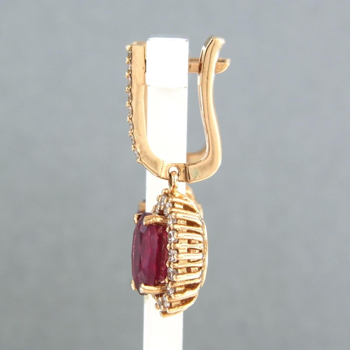 Ohrringe mit Rubin bis zu 2,90 ct und Diamant mit Brillantschliff bis zu 0,64 ct 18k Gold (Moderne) im Angebot