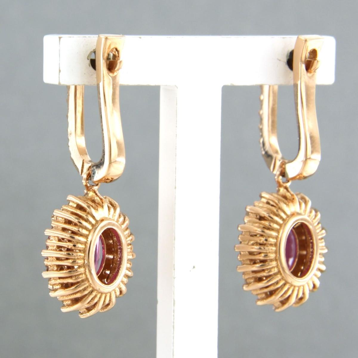 Ohrringe mit Rubin bis zu 2,90 ct und Diamant mit Brillantschliff bis zu 0,64 ct 18k Gold im Zustand „Neu“ im Angebot in The Hague, ZH