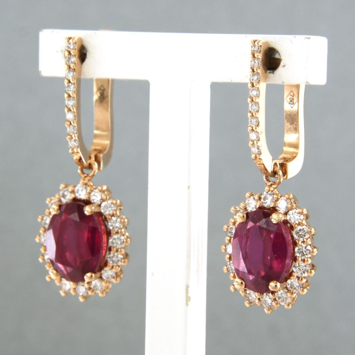 Ohrringe mit Rubin bis zu 2,90 ct und Diamant mit Brillantschliff bis zu 0,64 ct 18k Gold Damen im Angebot