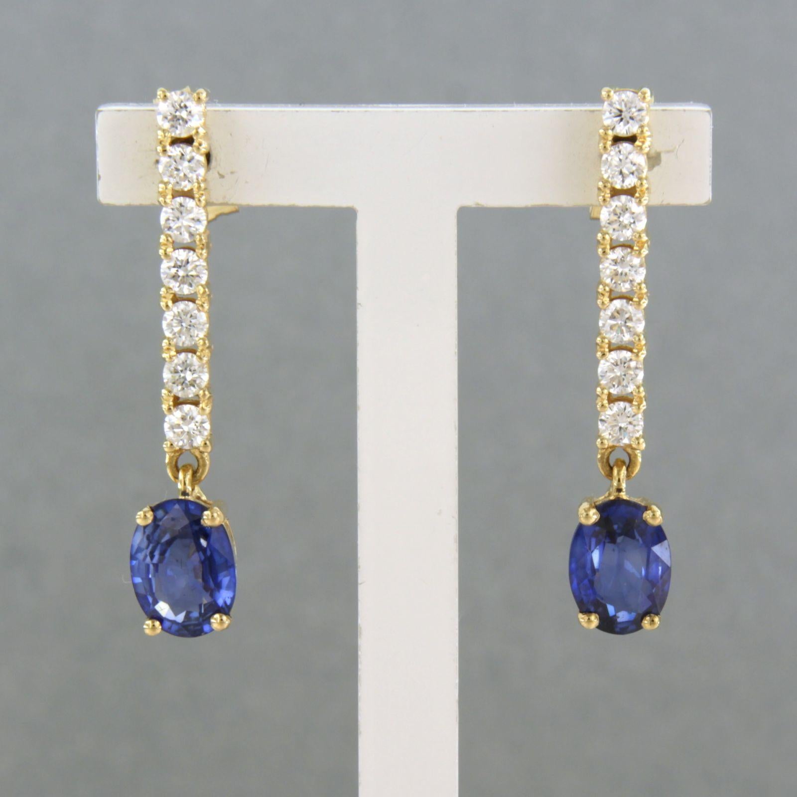 Boucles d'oreilles avec saphir 1,75ct et diamants taille brillant jusqu'à 0,54ct Or 18k en vente 1