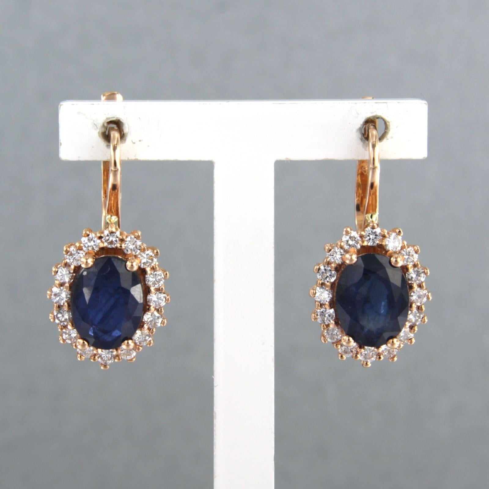 Boucles d'oreilles en or rose 18k serties de saphirs jusqu'à 2,84 ct et de diamants taille brillant jusqu'à 0,56 ct - G/H - VS/SI

Description détaillée

Les boucles d'oreilles mesurent 2,0 cm de haut et 1,0 cm de large.

Poids : 5.3 grammes

Set