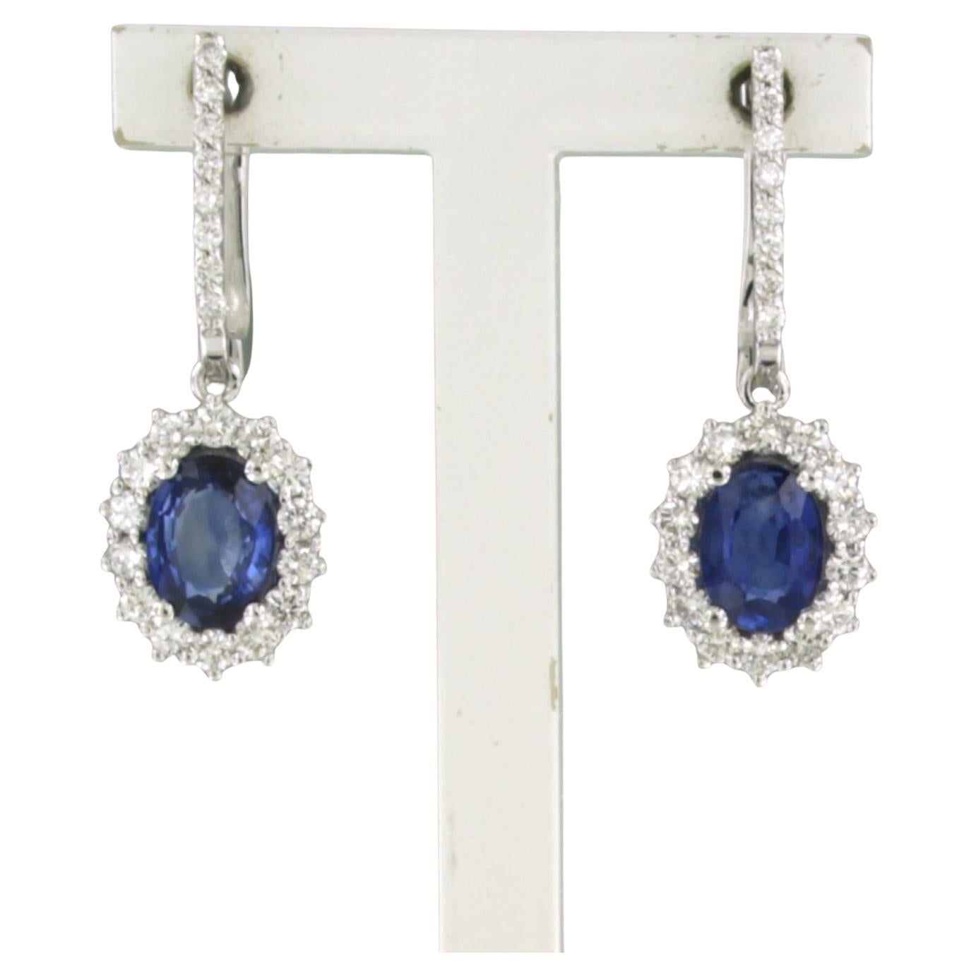 Orecchini con zaffiro e diamanti taglio brillante fino a 0,72ct in oro 18k da 4,8 grammi
