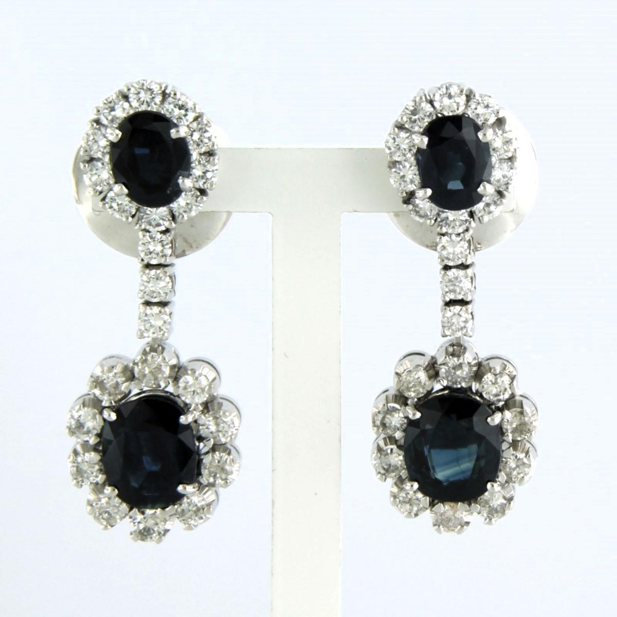 Boucles d'oreilles en or blanc 14k serties de saphir jusqu'à 4.00ct et de diamants taille brillant jusqu'à 1.50ct - F/G - VS/SI

description détaillée :

la taille de la boucle d'oreille est de 3,2 cm de long par 1,2 cm de large

poids 12,4