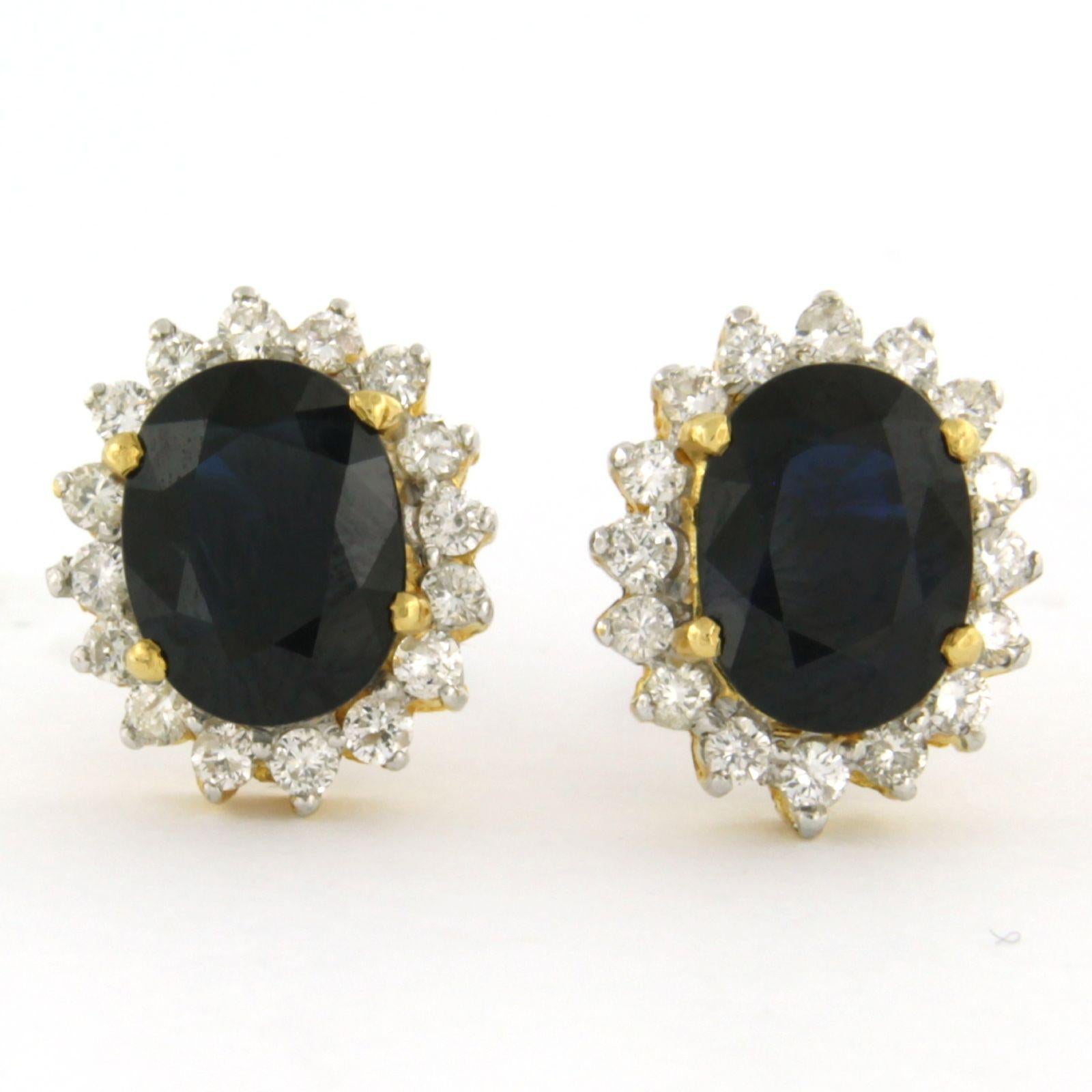 18k bicolour gold stud earrings set with sapphire and brilliant cut diamond up to 0.50ct – G/H – VS/SI

Detailed description:

The front of the stud is in an oval shape of 1.3 cm by 1.1 cm wide

Total weight 5.3 grams

set with

- 2 x 9.1 mm x 7.0