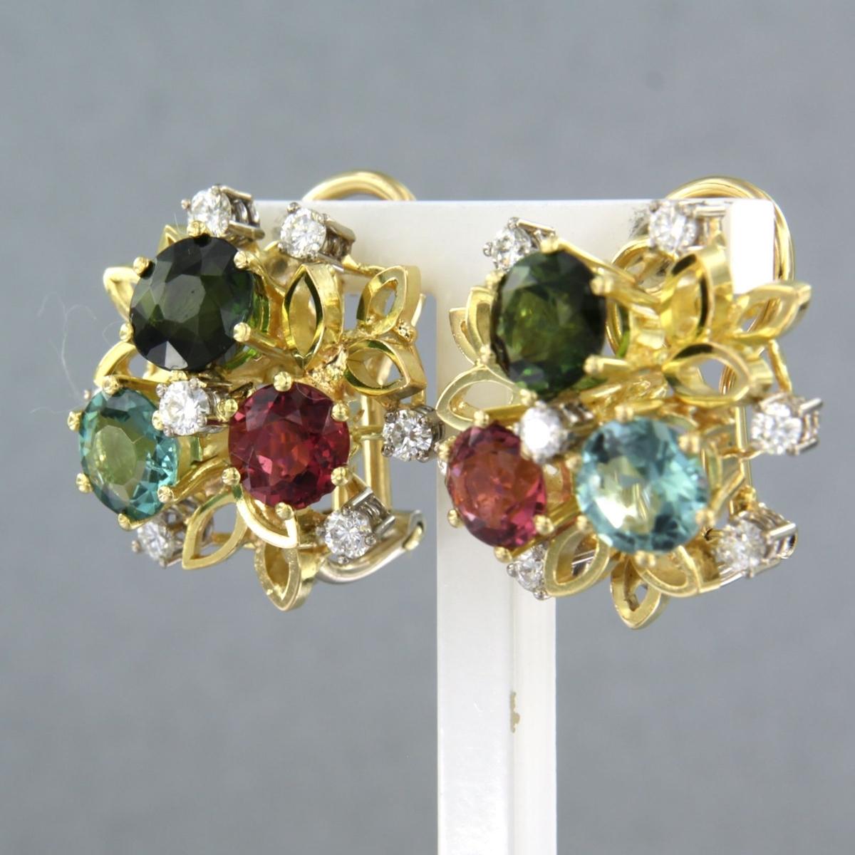 14 kt bicolor gold ear clips set with topaz, tourmaline and brilliant cut diamond to. 0.80 ct - F/G - VS/SI

Detailed description:

the front of the ear clips has a diameter of 2.1 cm wide

weight 17.9 grams

put with

- 6 x 6.5 mm round faceted