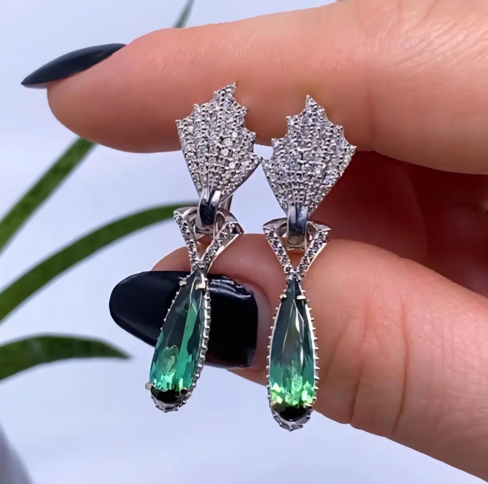 Pendientes con gemas naturales Turmalina y Diamante, Oro Blanco 18 Kilates Corte pera en venta