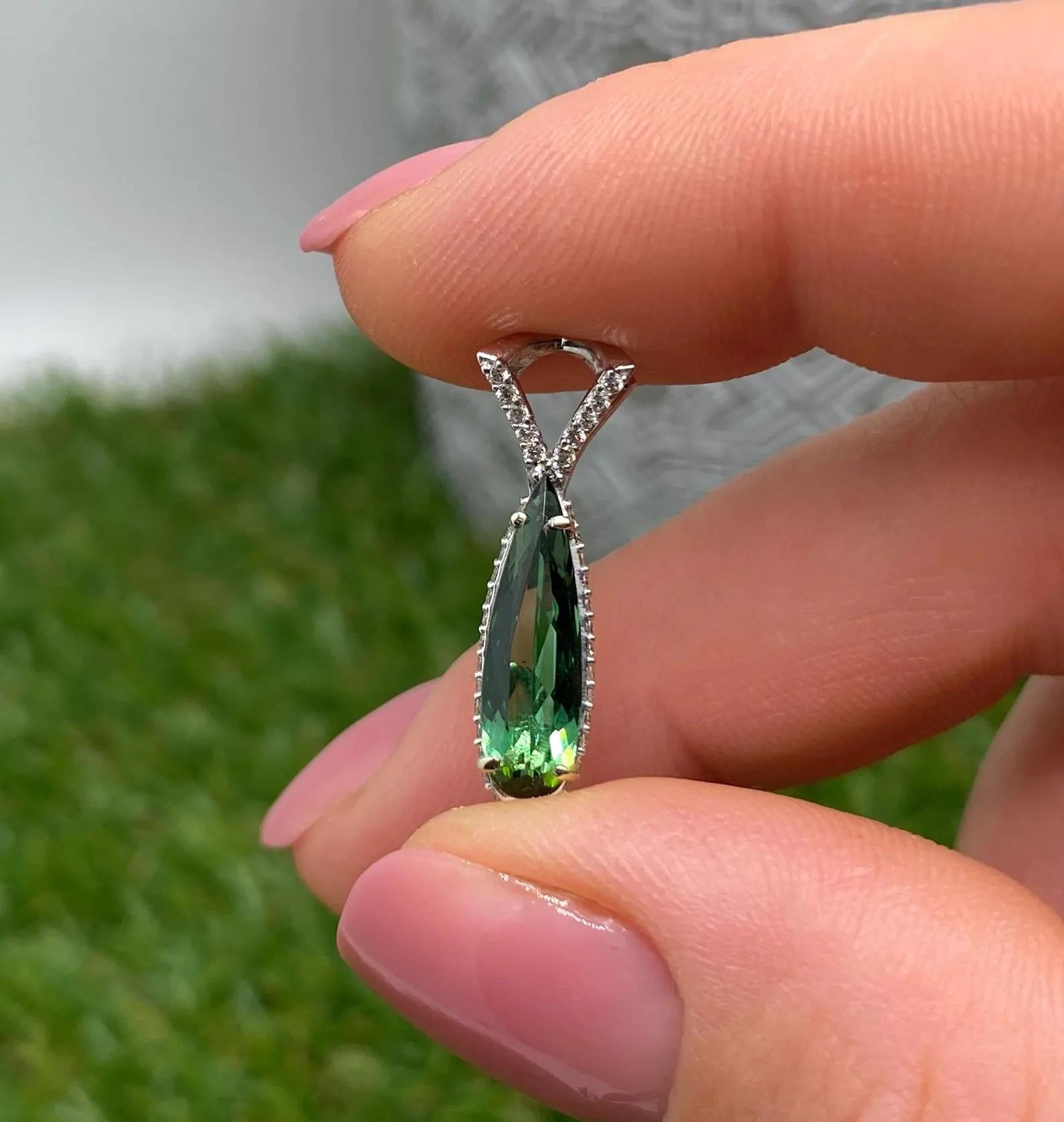 Pendientes con gemas naturales Turmalina y Diamante, Oro Blanco 18 Kilates en venta 1