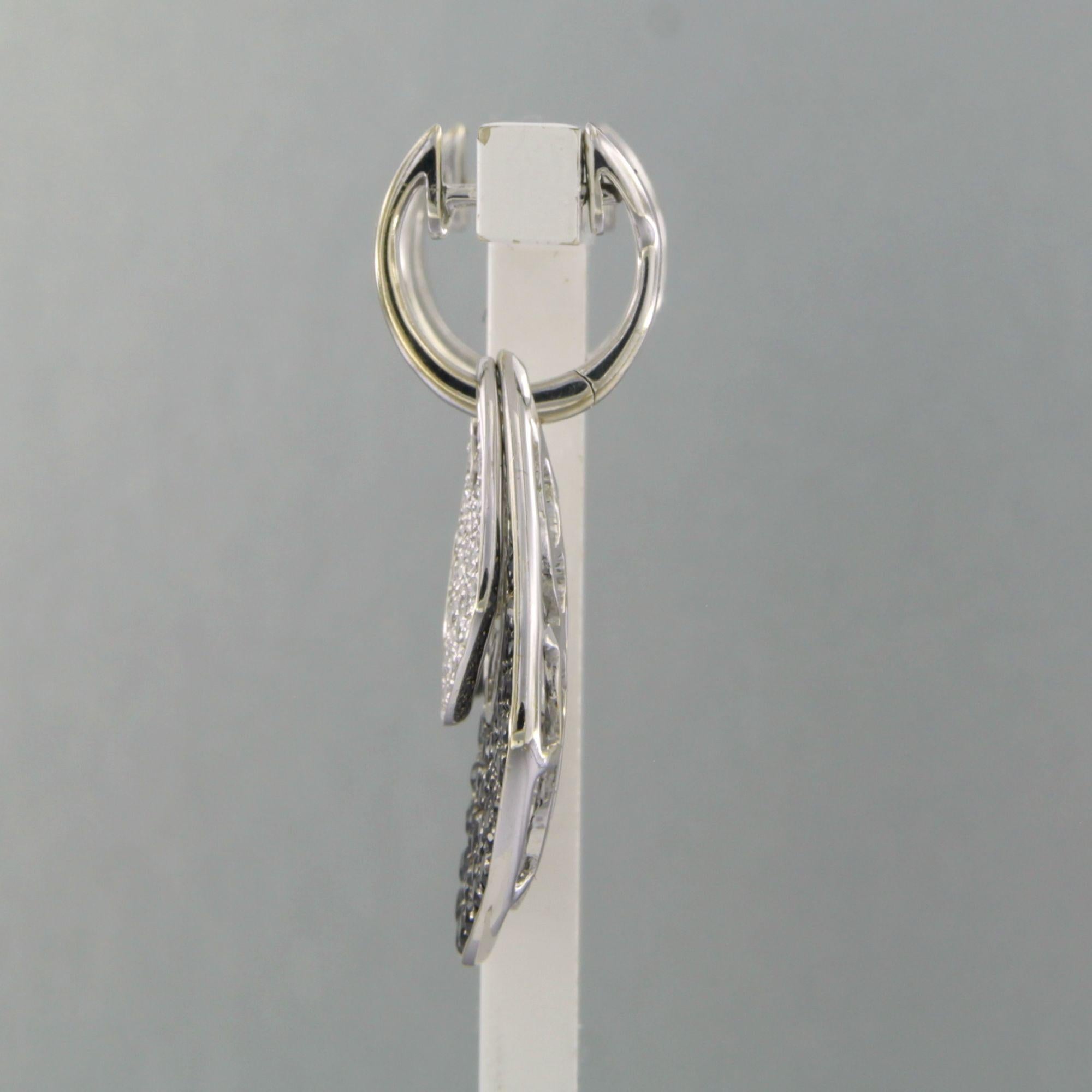 Ohrringe mit Saphiren und Diamanten im Brillantschliff bis zu 0,60ct 18k Gold 10,0 Gramm (Moderne) im Angebot