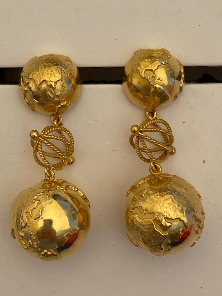 Earth 18 Karat Yellow Gold Drop Earrings In New Condition For Sale In Athens, GR