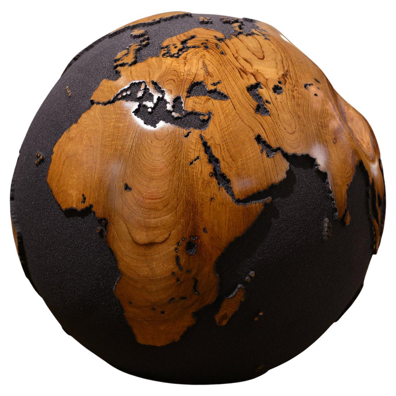 Earth Globe Sculpture N°1 en teck et noir 