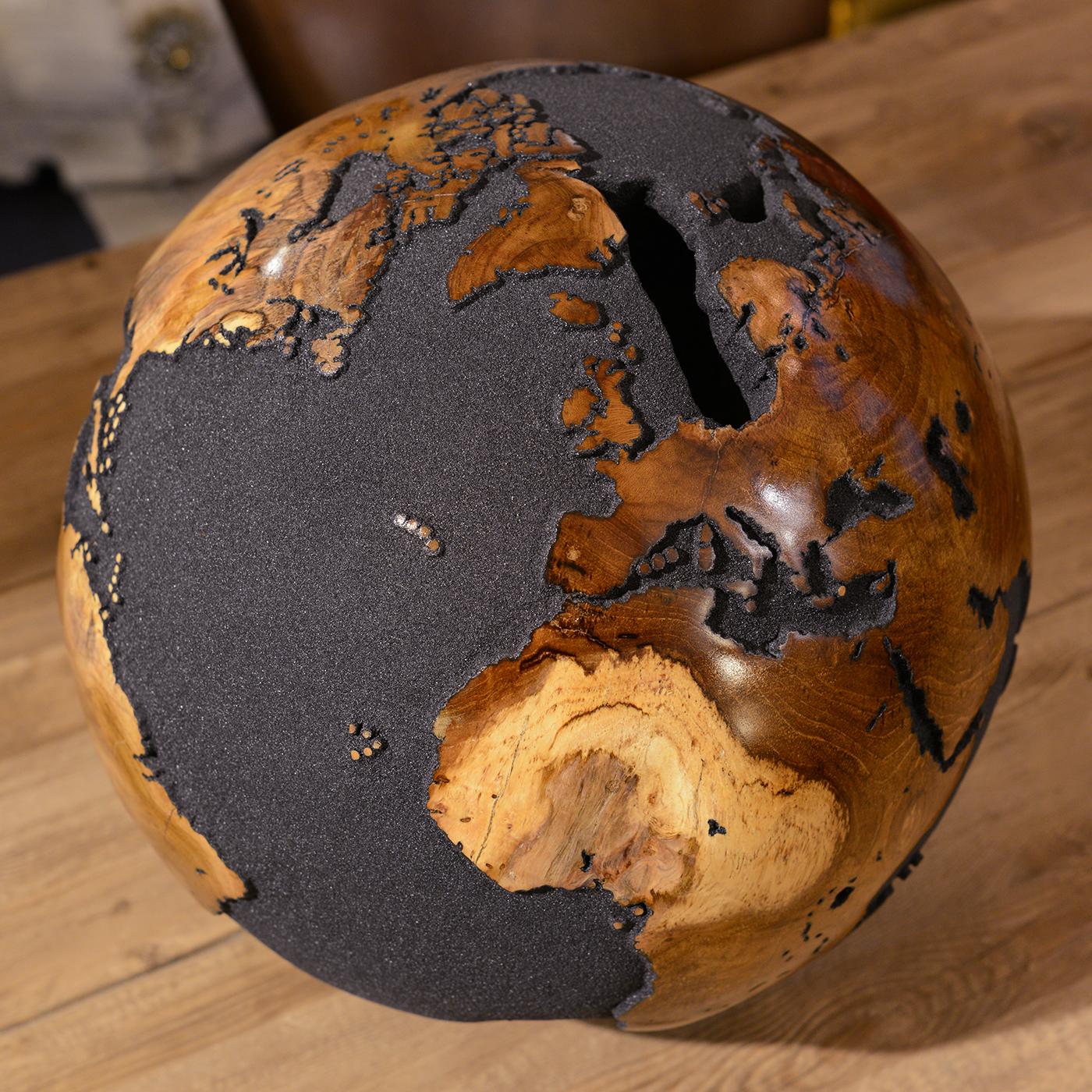 Globe terrestre noir et teck n°2 Sculpture Neuf - En vente à Paris, FR