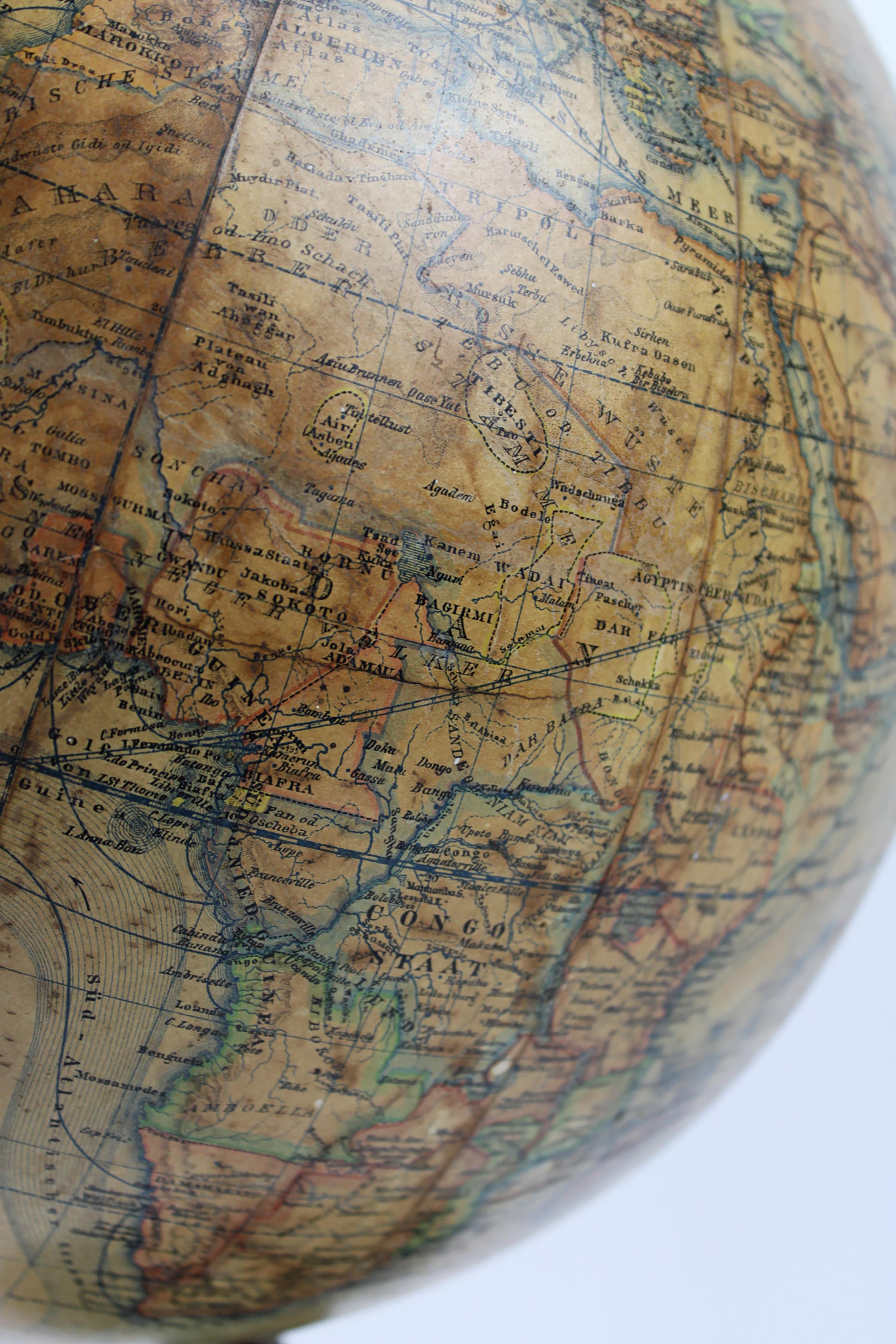 Earth Globe by Ernst Schotte hand colored & crafted 1895 Berlin Germany In Good Condition For Sale In Antwerpen, BE
