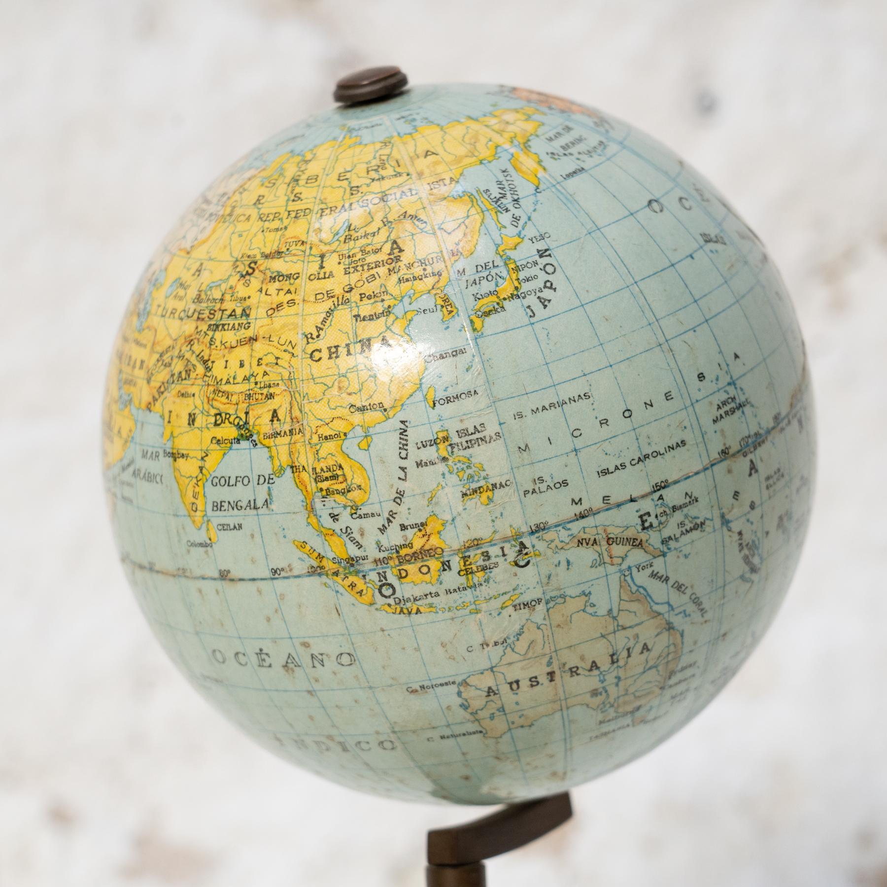 Earth Globe Paluzie Wood And Plaster, circa 1940 For Sale 4