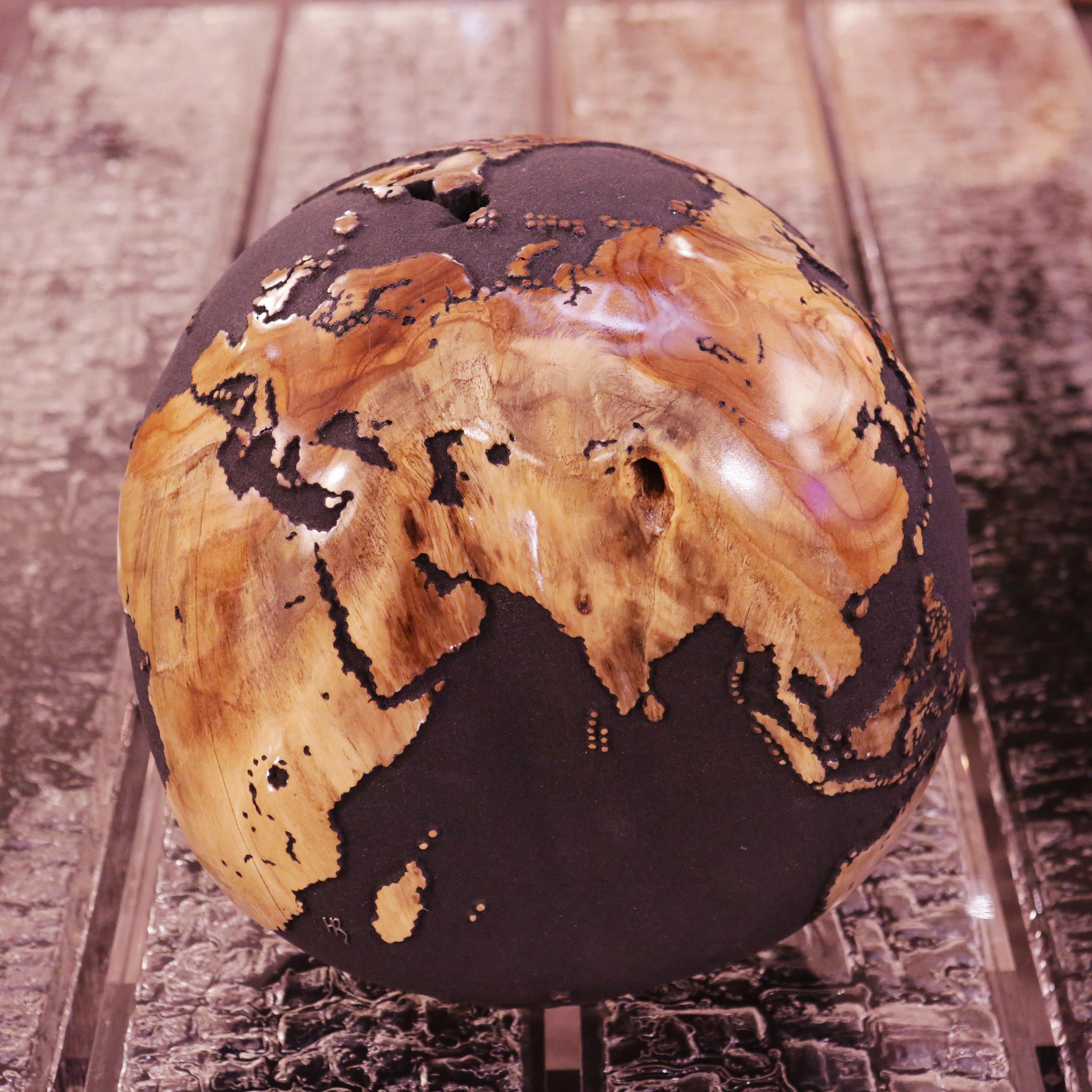 Earth Globe Volcanic Powder and Teak n°B Sculpture In Excellent Condition In Paris, FR