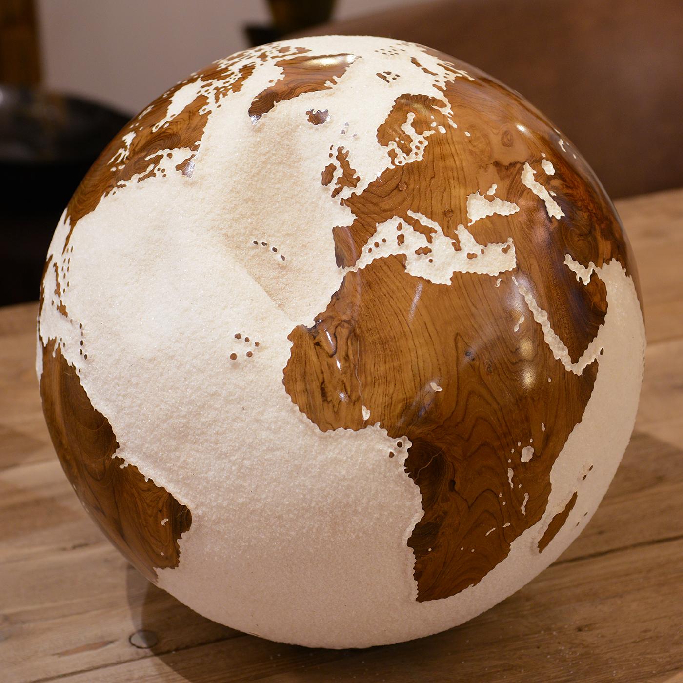 Sculpture Earth Globe white and teak all
in hand-carved natural teak root and white 
quartz powder. On swivel base with easy 
rotative system. Exceptional and unique piece.