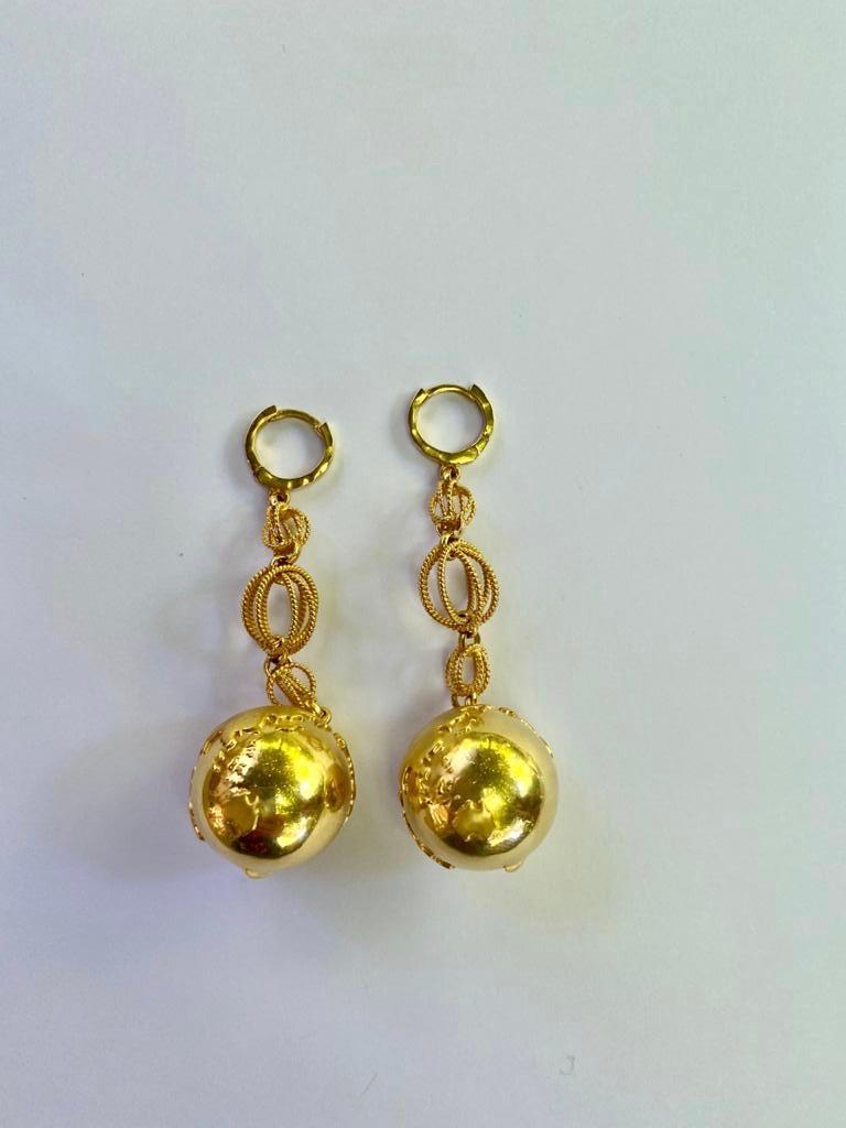 Earth Hoop Earrings 18 Karat Gold For Sale 1