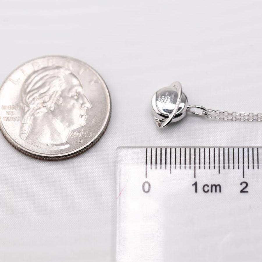 Collana con ciondolo in opale e diamanti Earth Moon Design Doubleblet in oro bianco 18 carati In condizioni Nuovo in vendita a Suwanee, GA