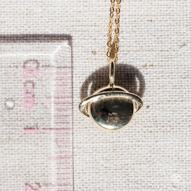 Taille brillant Collier pendentif en or jaune 18 carats, opale doublet et diamants en vente