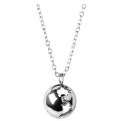 Earth necklace in rhodium plating