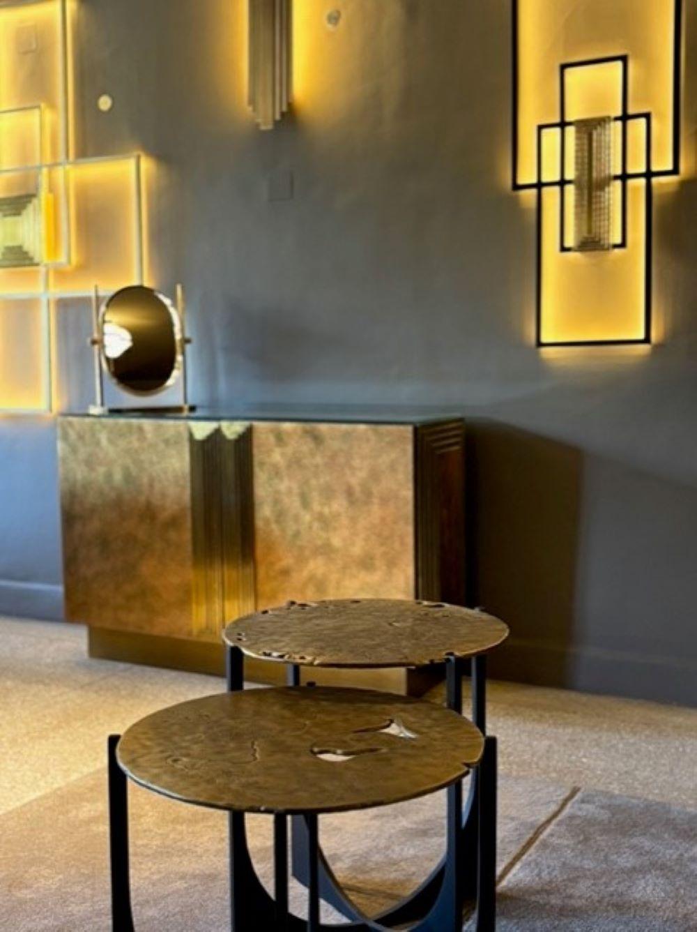 Forgé Table d'appoint Earth Prints 11 - Laiton et Steele - Ø 45 cm x H 45 cm en vente