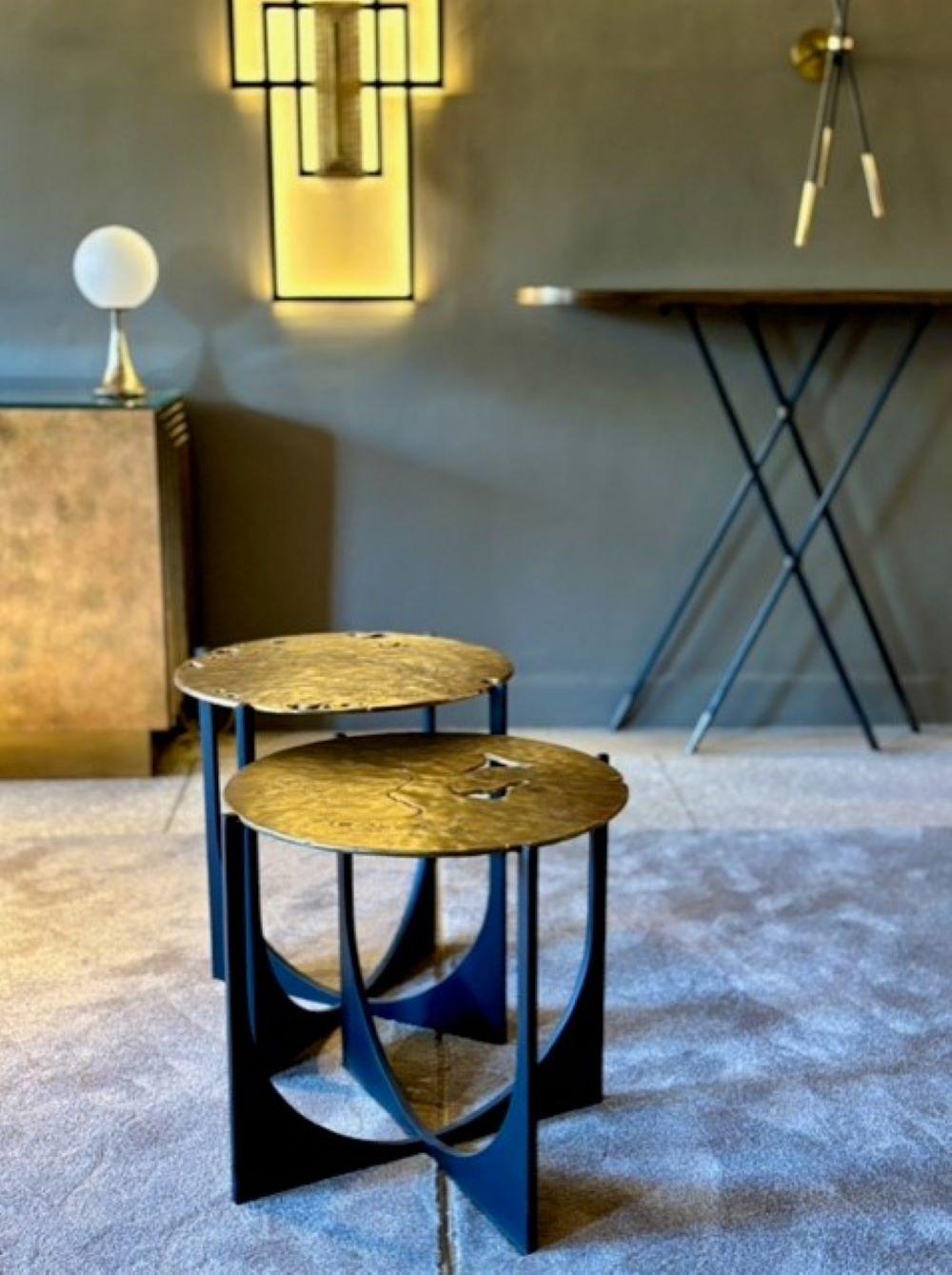 Table d'appoint Earth Prints 11 - Laiton et Steele - Ø 45 cm x H 45 cm Neuf - En vente à Marrakech, MA