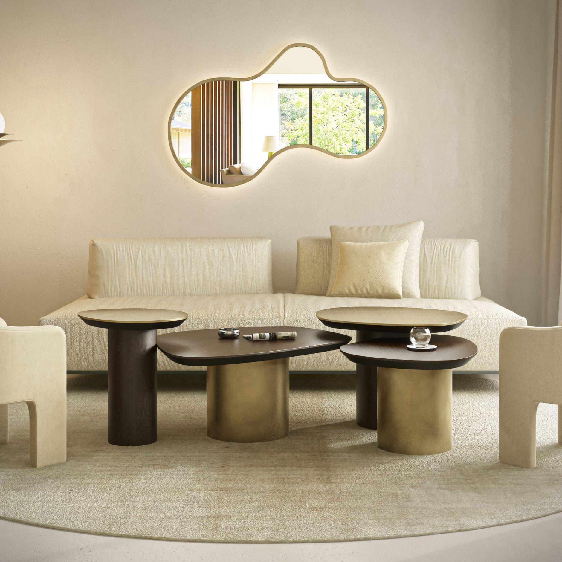 Marocain Table d'appoint Earth Prints 4 - Plateau en laiton Hammeré à la main et base en placage de chêne Ø 60 cm en vente