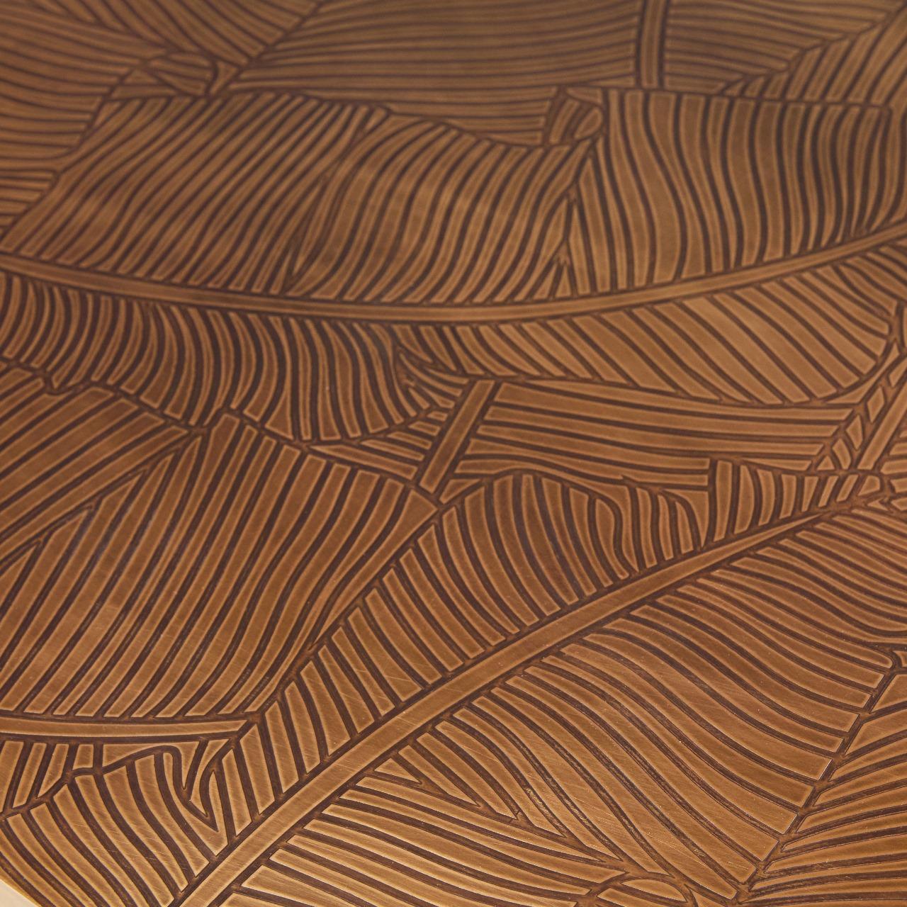 Forgé Earth Prints 6B Table d'appoint en Dibétou Wood et laiton gravé  Ø 50 cm x H 41 cm en vente