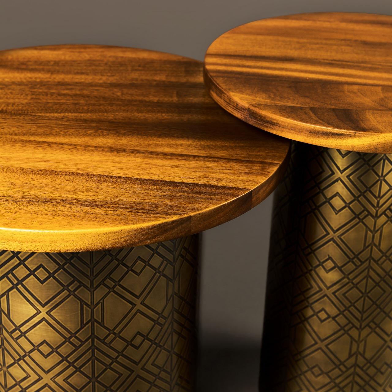 Art déco Table d'appoint Wood Wood 7A - Bois massif et laiton gravé - Ø 40 cm x H 50 cm en vente