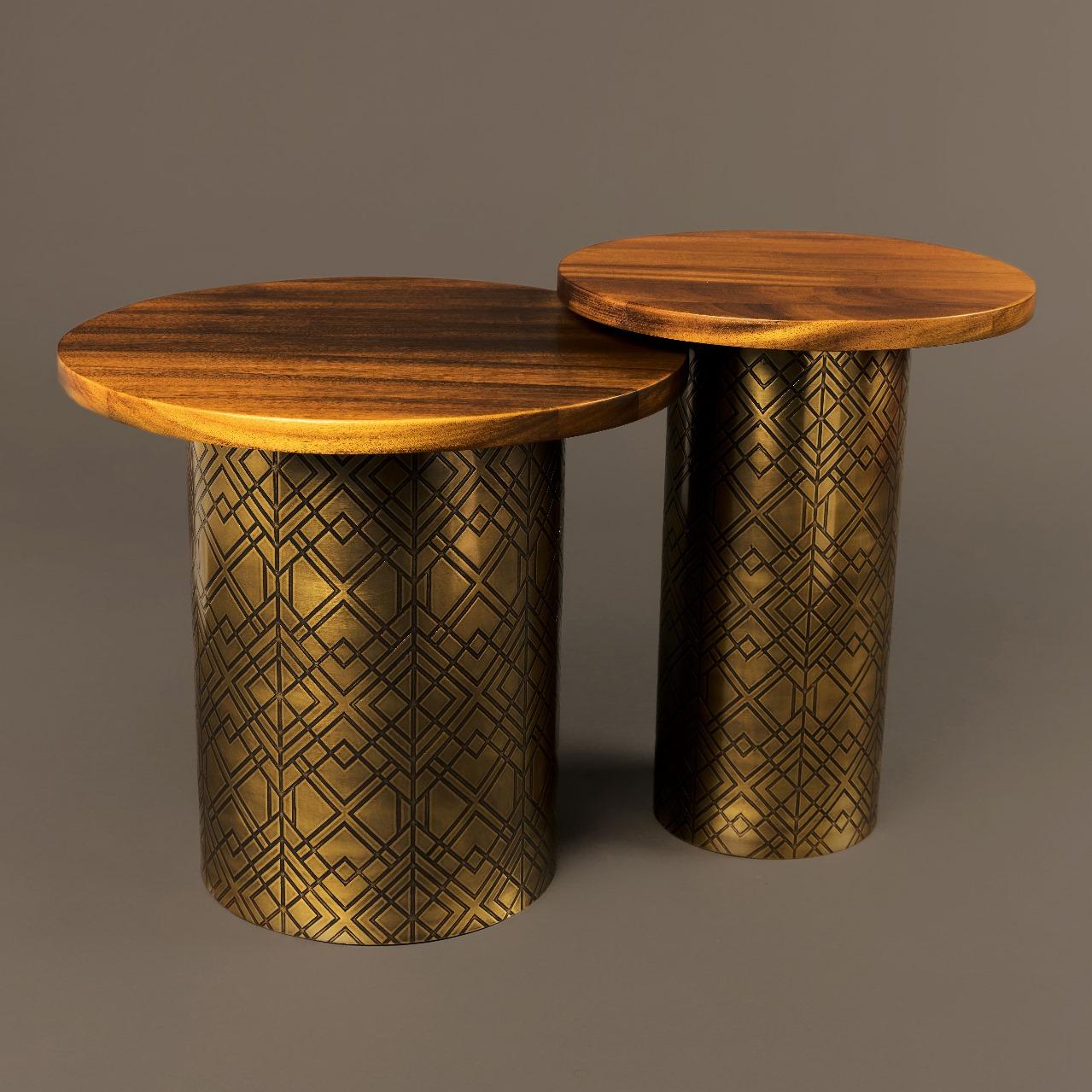 Forgé Table d'appoint Wood Wood 7A - Bois massif et laiton gravé - Ø 40 cm x H 50 cm en vente