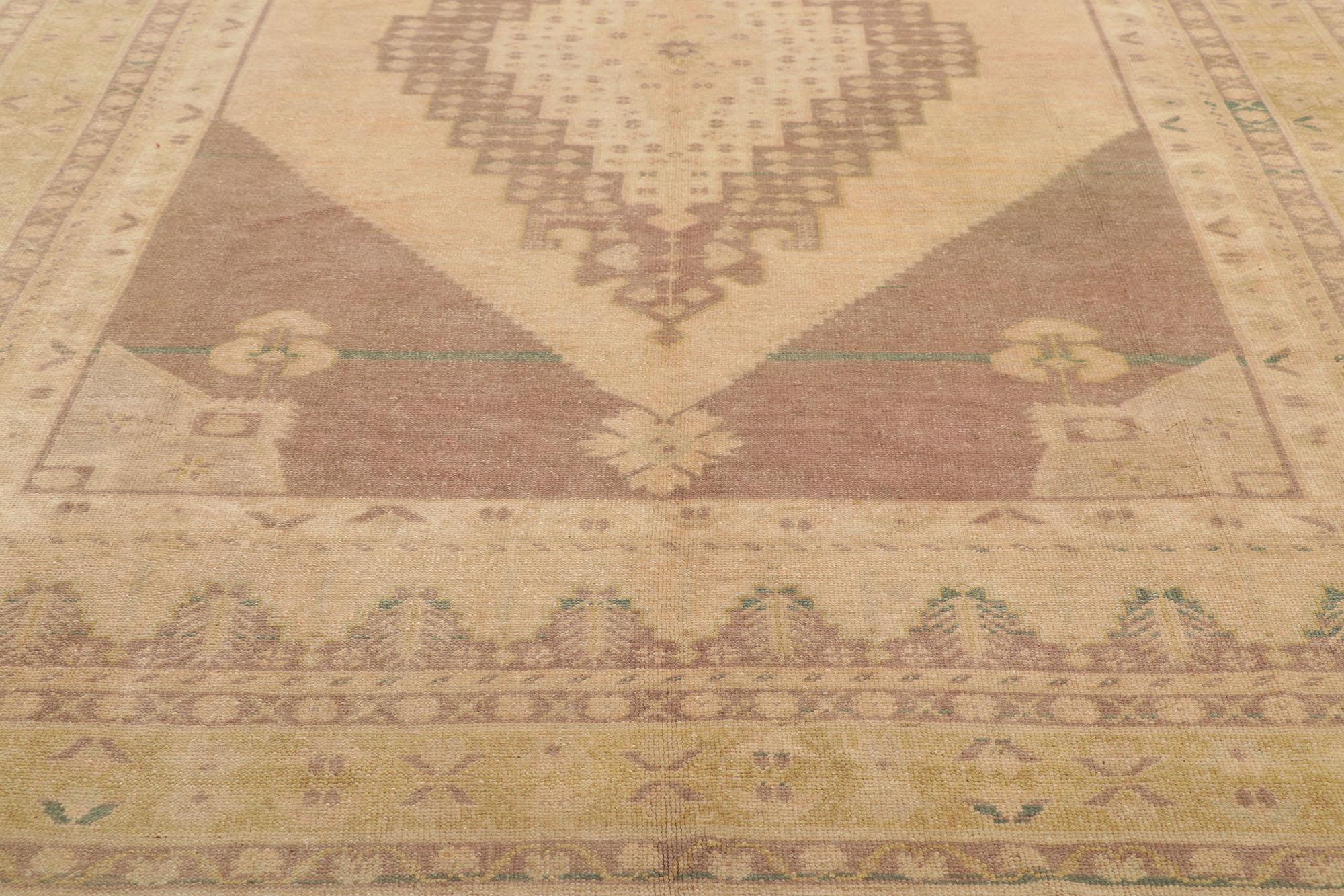Earth-Tone Colors Vintage Turkish Oushak Rug In Good Condition For Sale In Dallas, TX