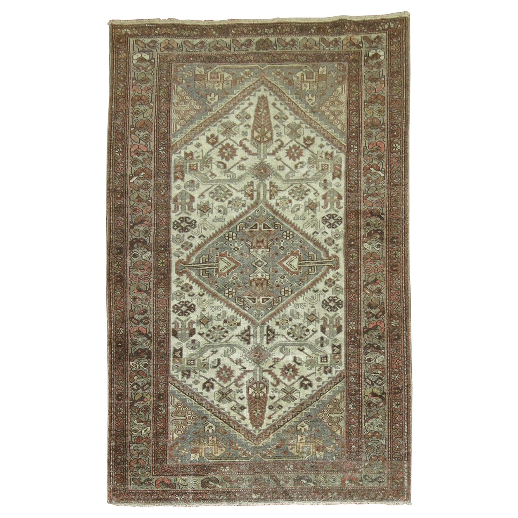 Antiker erdfarbener persischer Malayer-Teppich