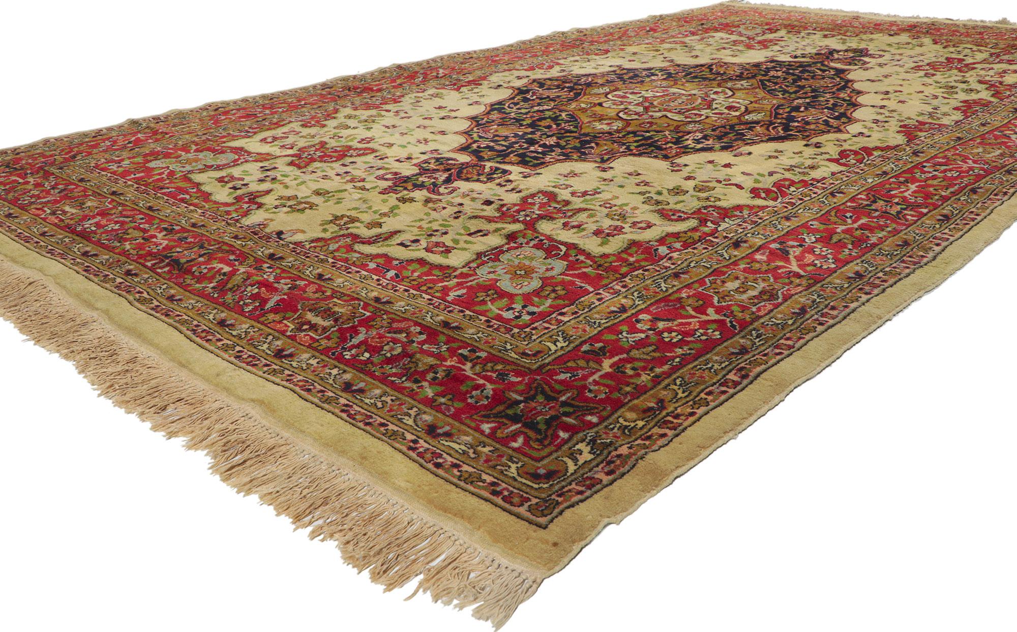 78304 Alfombra India Vintage Isfahan, 06'03 x 10'08. Las alfombras indias Isfahan son alfombras tejidas a mano en la India, inspiradas en las tradicionales alfombras persas Isfahan, conocidas por sus intrincados diseños y su fina artesanía. Estas