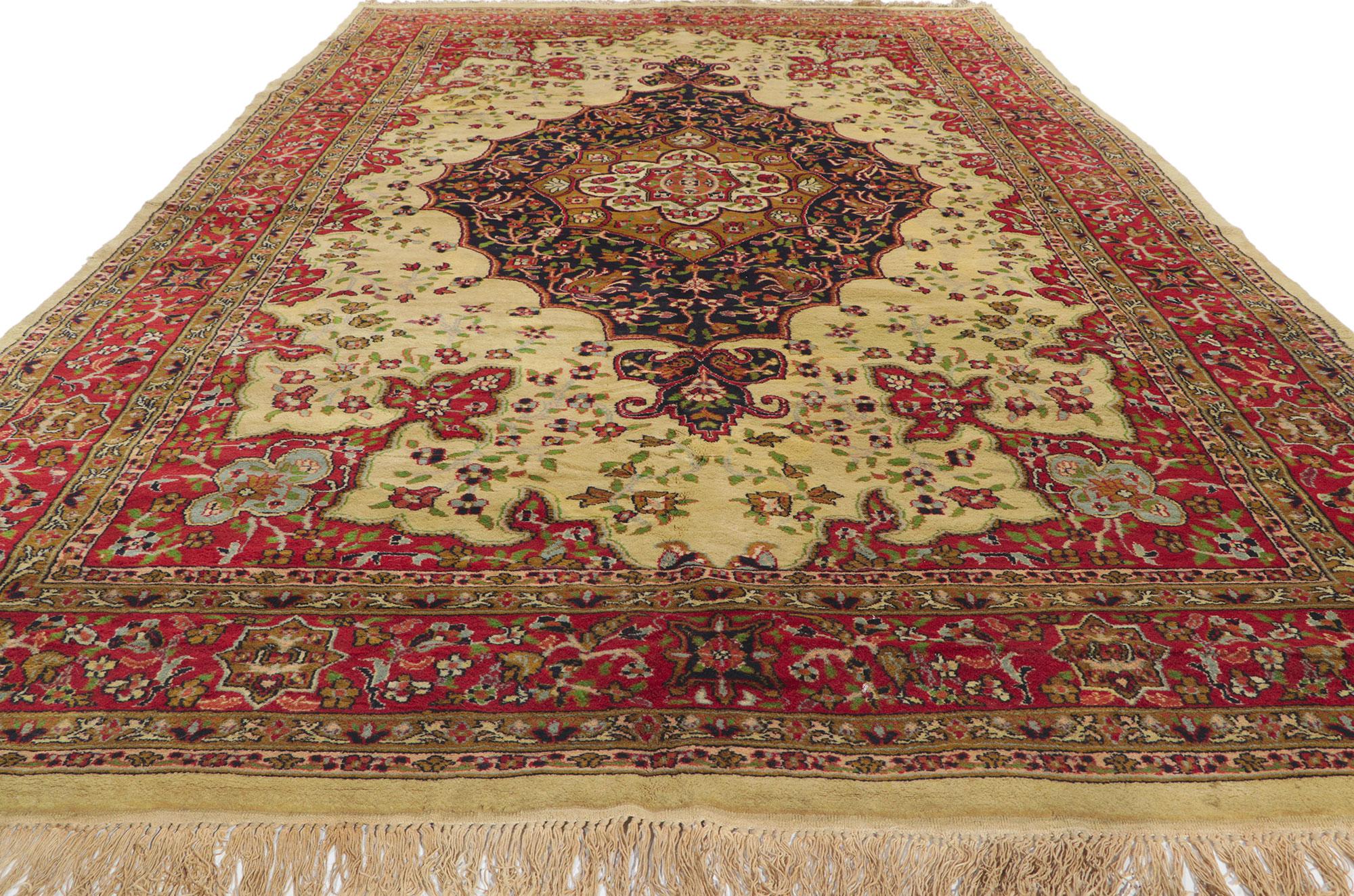 Alfombra india Isfahan en tonos tierra de los años 80, de estilo tradicional Indio en venta