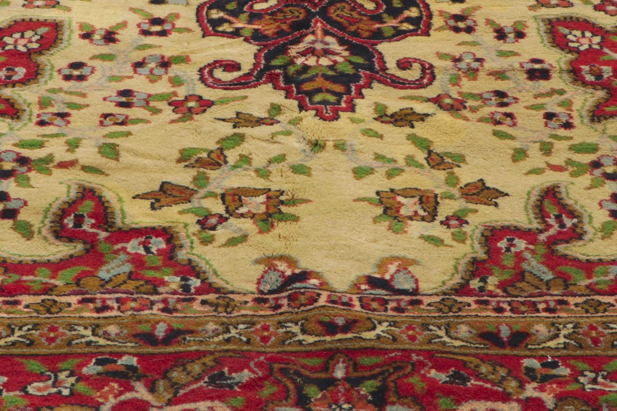 Alfombra india Isfahan en tonos tierra de los años 80, de estilo tradicional Anudado a mano en venta
