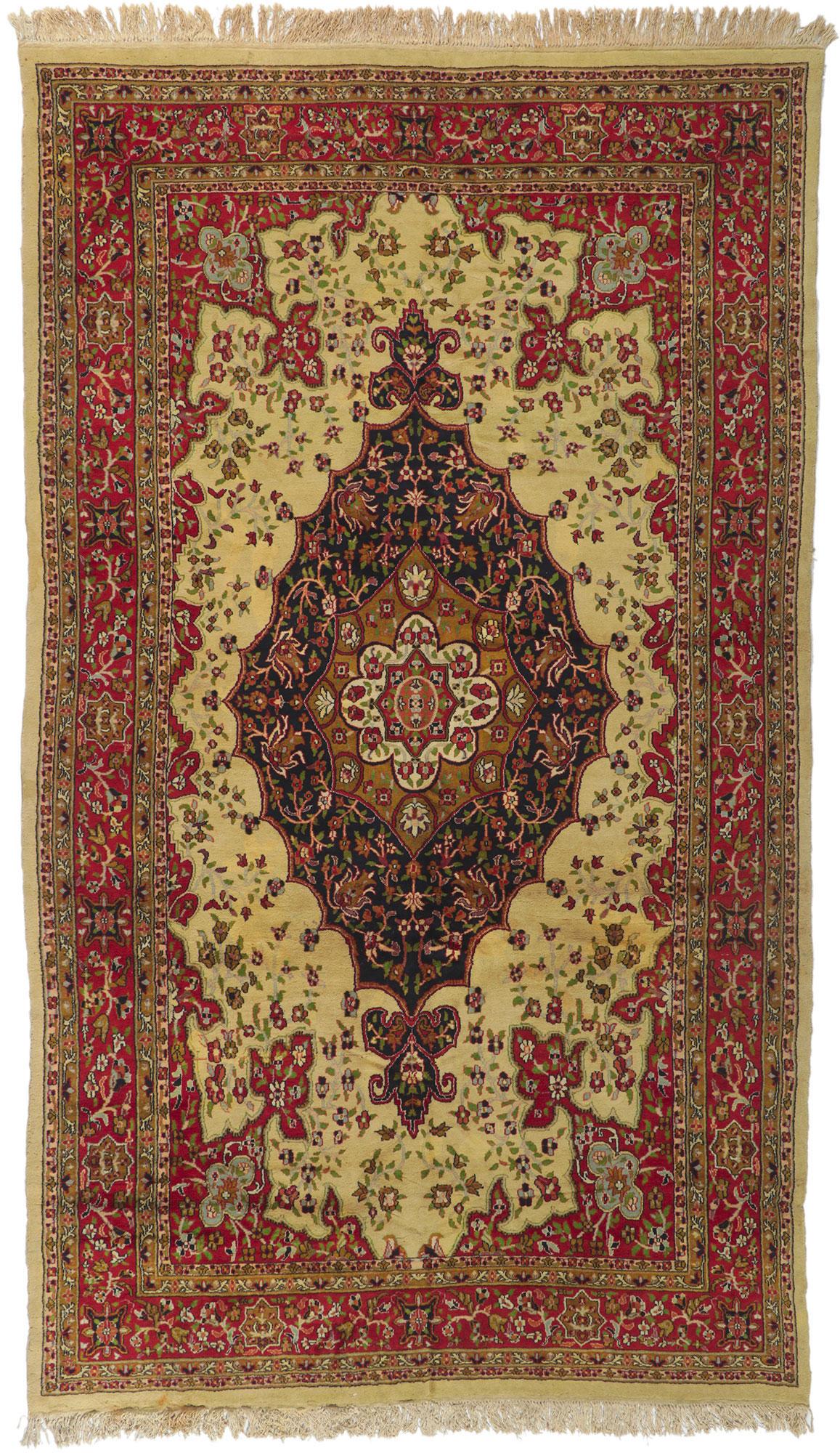Alfombra india Isfahan en tonos tierra de los años 80, de estilo tradicional