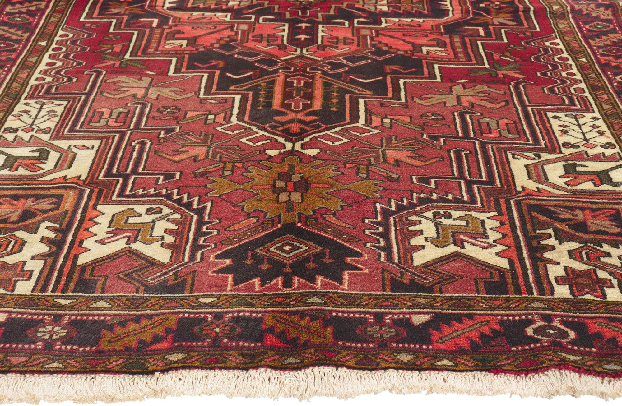 Tonfarbener persischer Heriz-Teppich im modernen Stil (Persisch) im Angebot