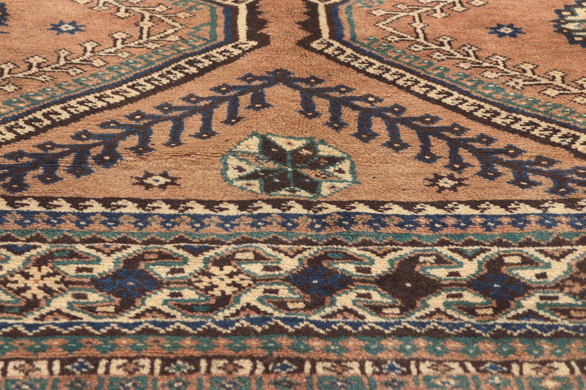 Earth-Tone Vintage Persian Shiraz Rug, Cozy Nomad Meets Beguiling Charm In Good Condition For Sale In Dallas, TX