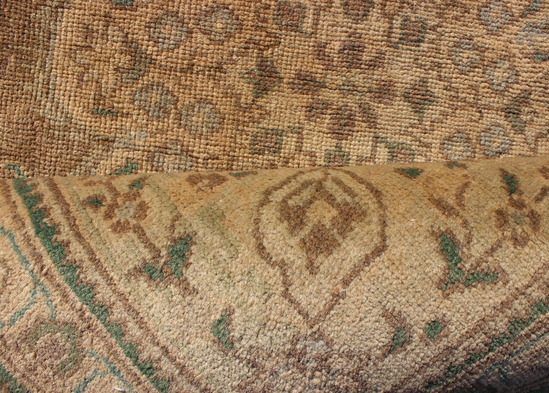 Tappeto Tabriz persiano vintage in tonalità terra con motivo a vortice e medaglione In condizioni buone in vendita a Atlanta, GA