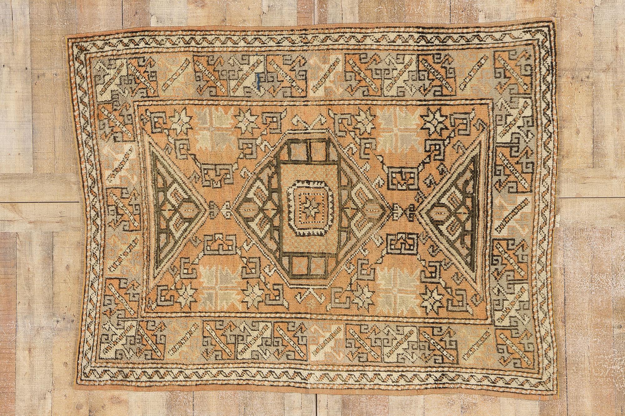 Erdfarbener türkischer Oushak-Teppich im Vintage-Stil 1