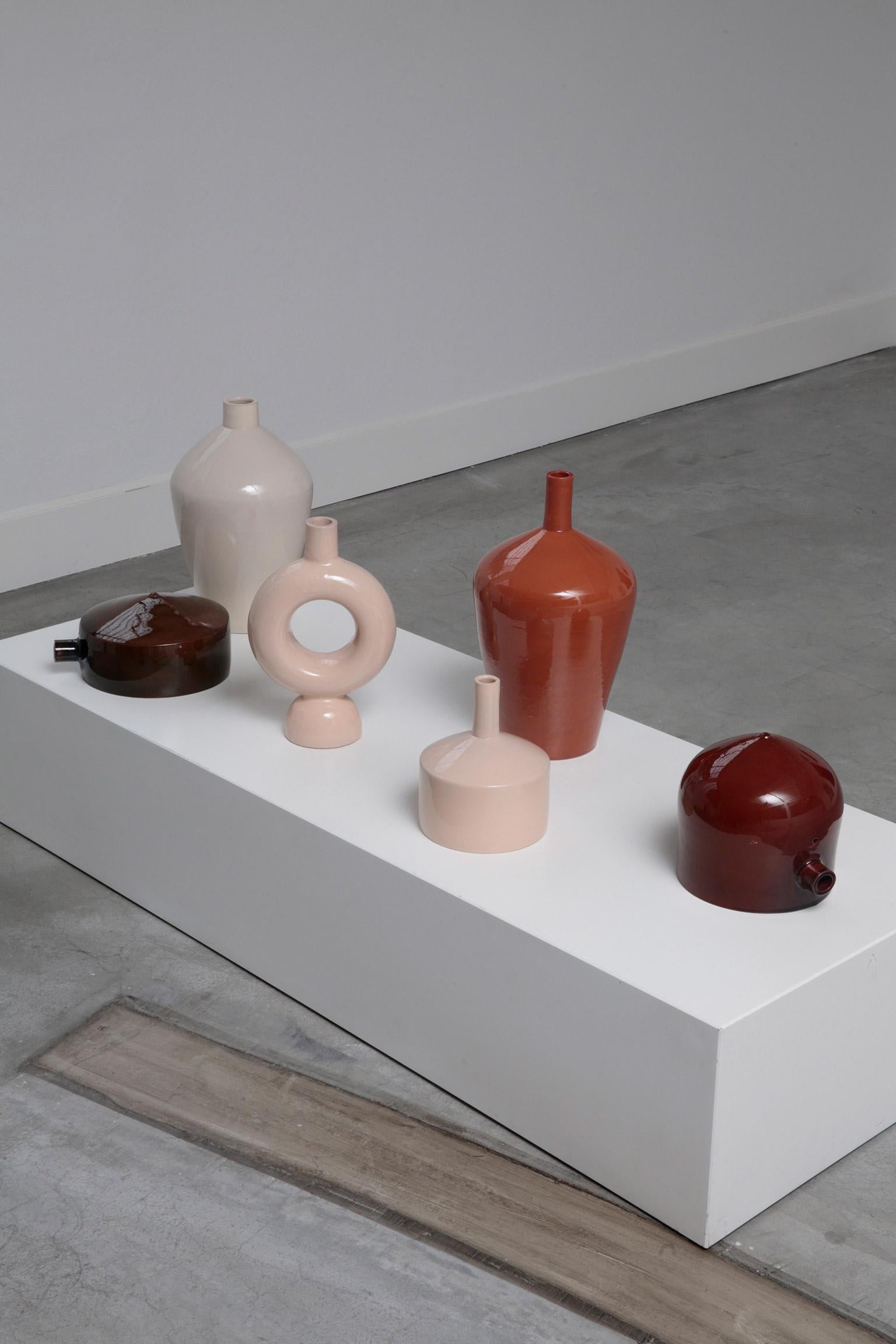 Earth-Toned Abba Collection of Ceramic Vases Celebrates Ancient Water Urns im Angebot 2