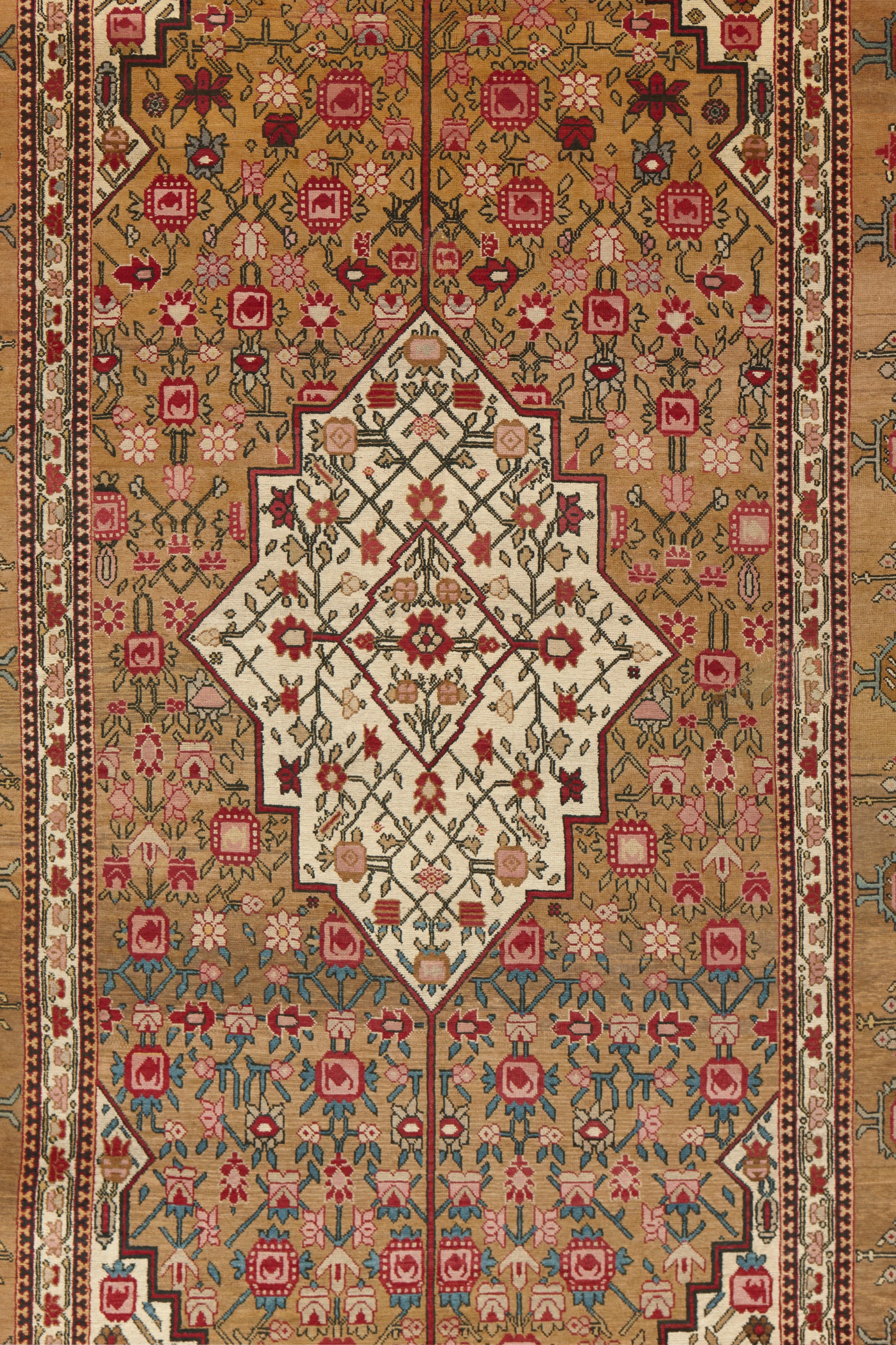 Earth-toned Antique Karabagh Carpet Armenio en venta