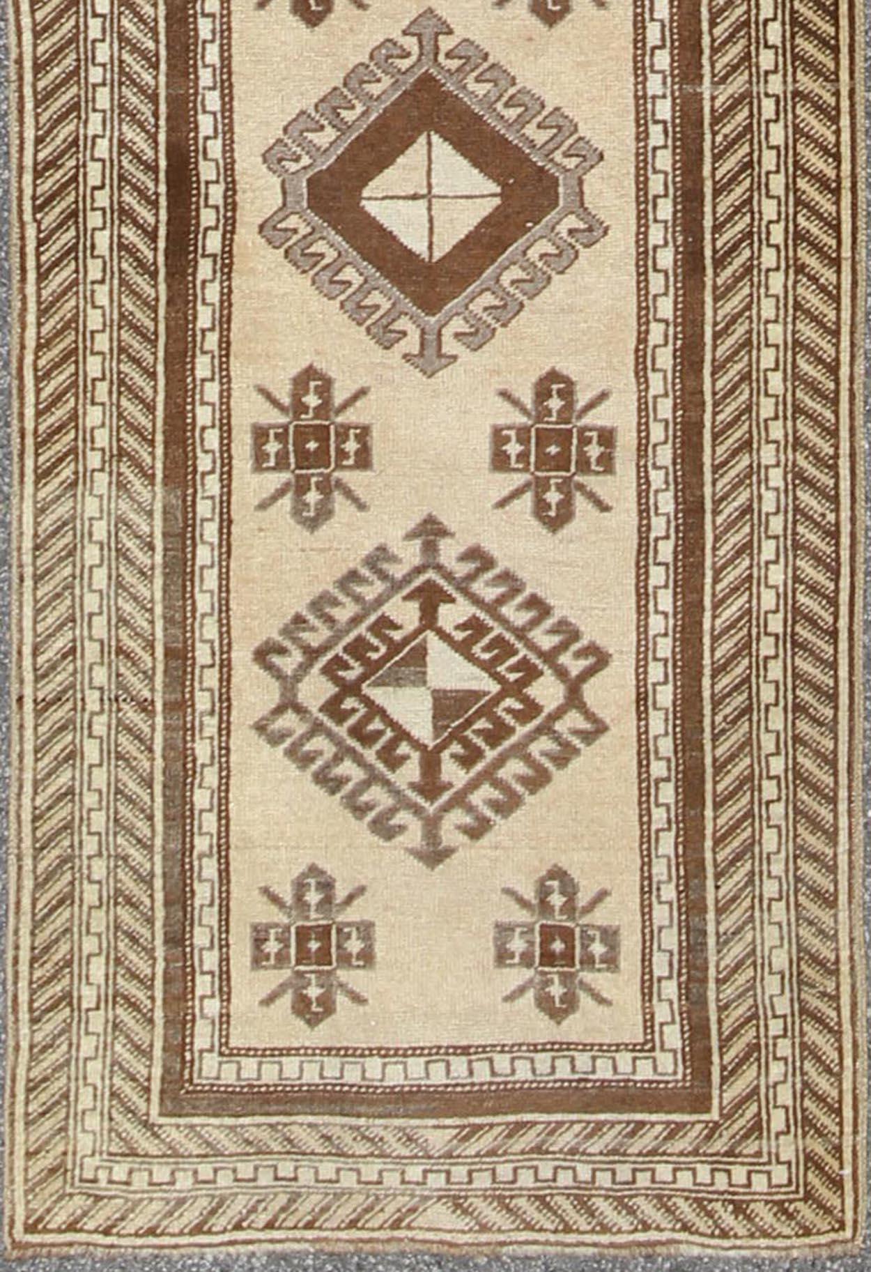 Light camel, brown, and taupe Oushak runner from Turkey with tribal geometric design, Keivan Woven Arts rug #TRA-180401, country of origin / type: Turkey / Oushak, circa 1940.
Measures: 2'8 x 12'10.

This long and narrow vintage Turkish gallery rug