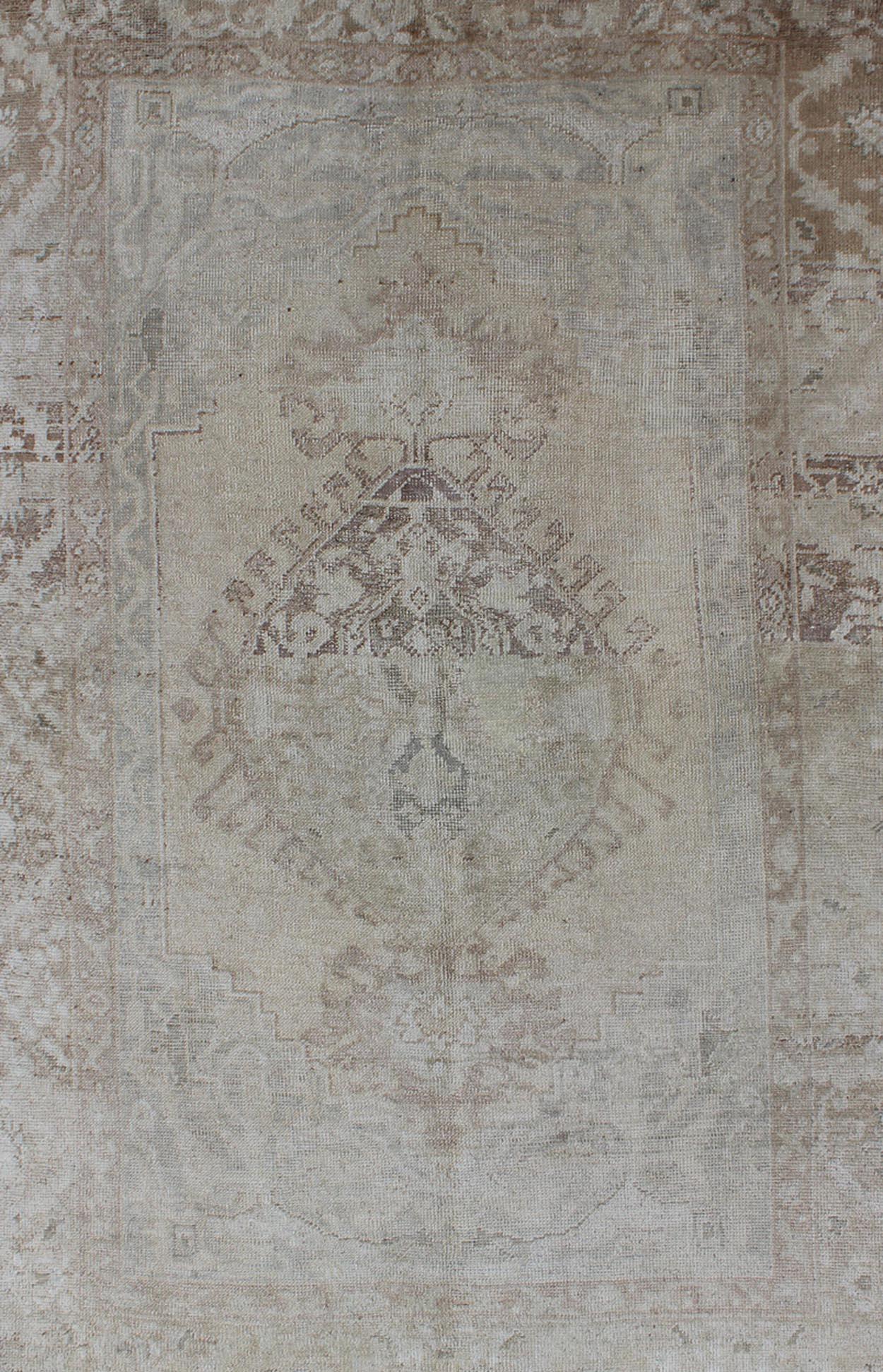 Earth Tones Antique Turkish Oushak Rug with Faded Colors in Medallion Design In Good Condition For Sale In Atlanta, GA