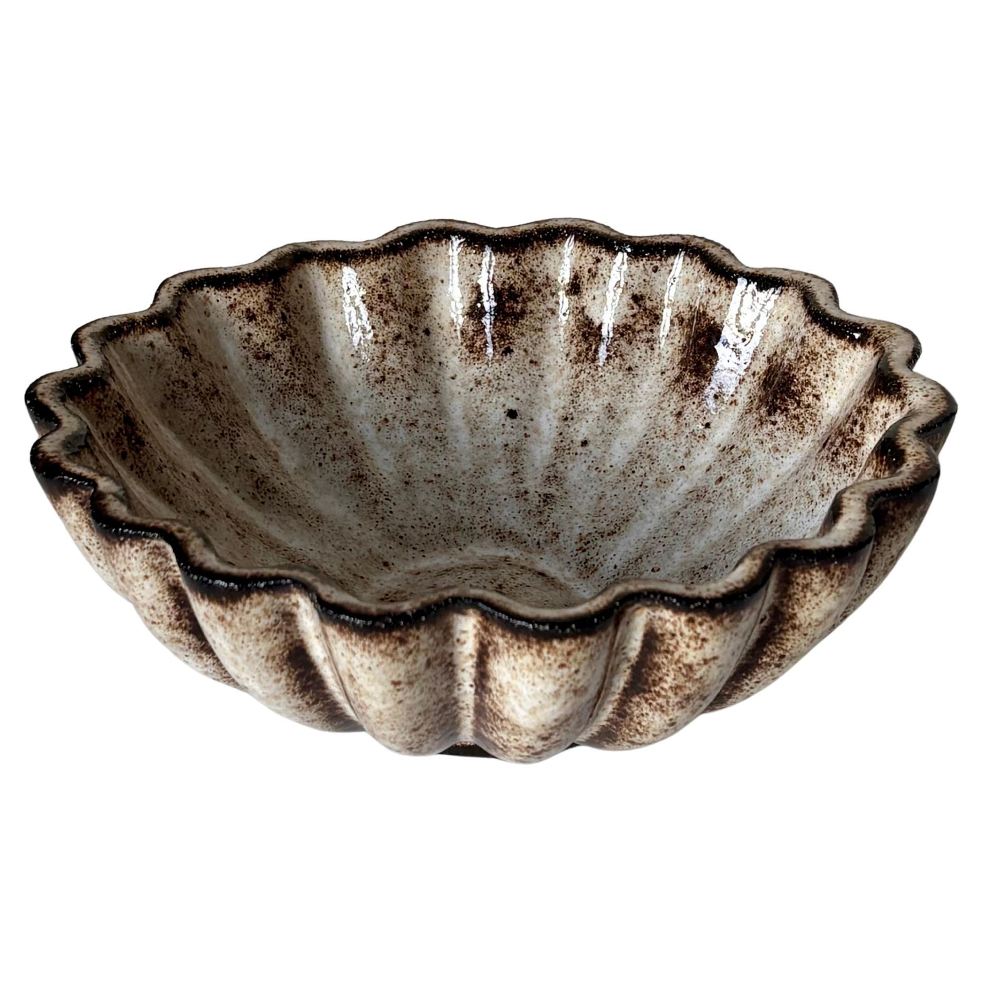 Cuenco acampanado de cerámica con forma de almeja, años 70 en venta