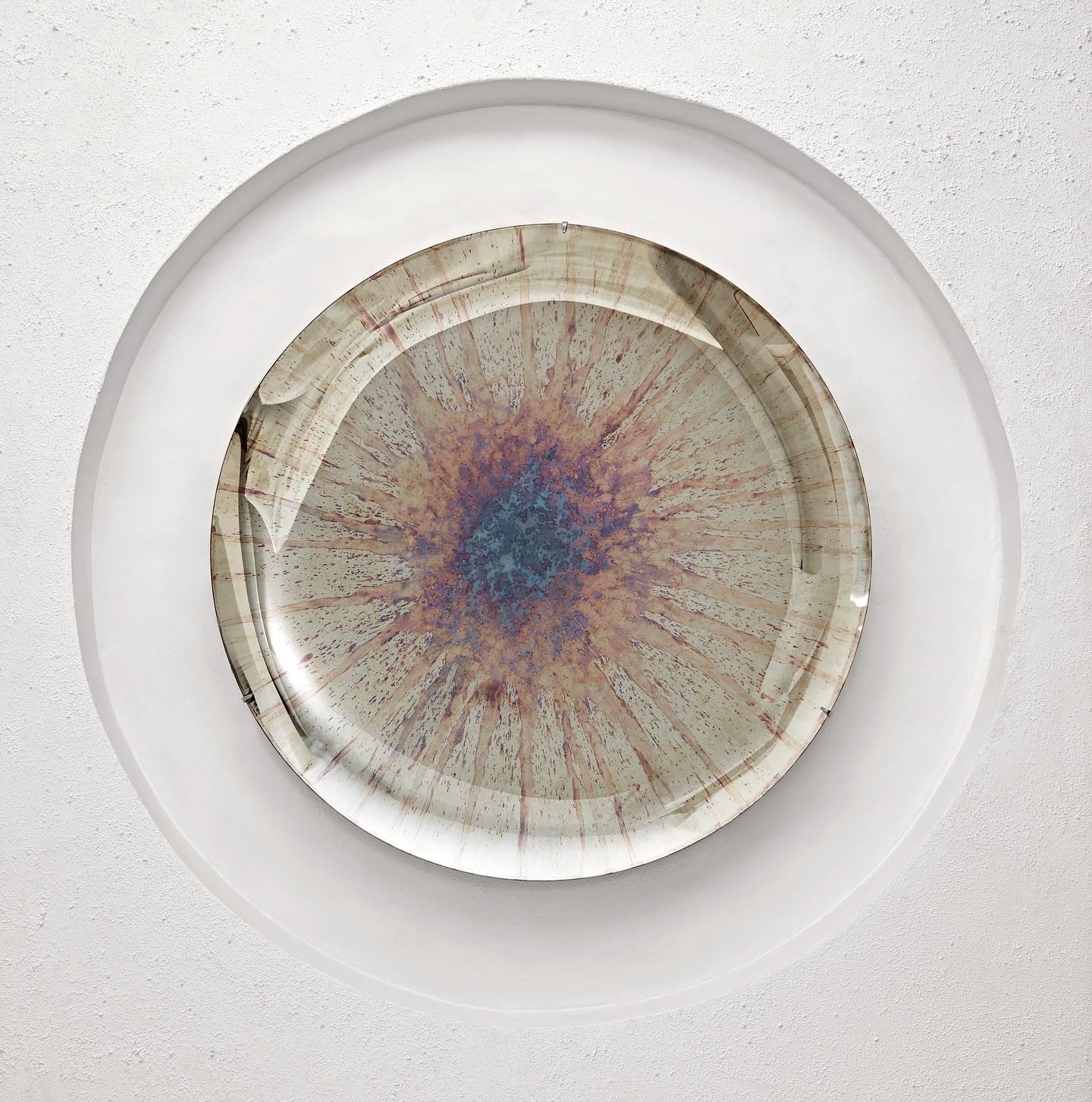 Specchio in argento con pigmento di rame, design scultoreo di Homa in vendita 5